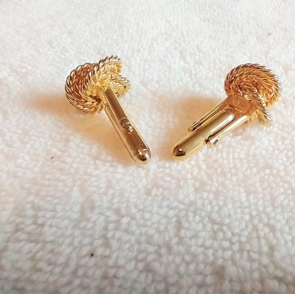 Men's Gold Cuff links - Picture 2 of 3
